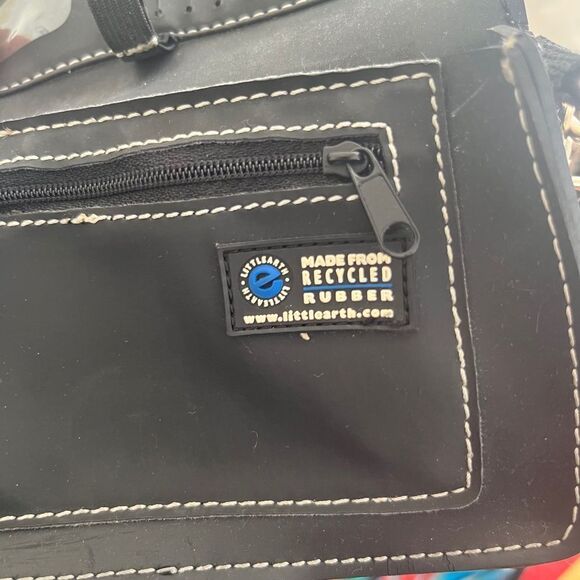 Vtg Little Earth Black Recycled Rubber Bottle Cap Closure Crossbody Purse - Picture 8 of 10